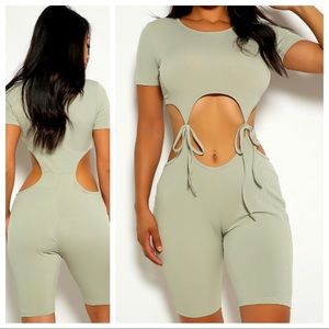 NWOT Women’s Gray Romper